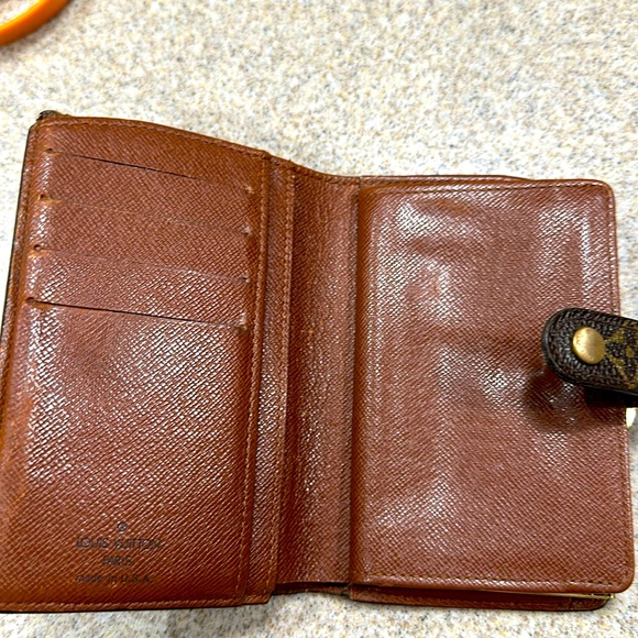 Authentic Louis Vuitton Monogram Wallet. - Picture 2 of 9